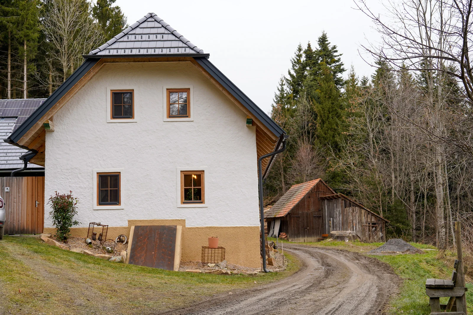 Bauteam von Naturhaus Wechselland bei der Errichtung eines Holzbaus